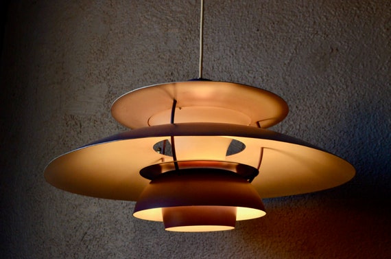 Bellbet | Purple PH5 lamp by Poul Henningsen for Louis Poulsen