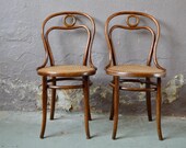Pair of Thonet N31 chairs in curved wood, angel wings style boho art nouveau vintage and shabby chic