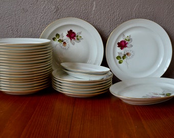 Service de vaisselle ancienne et bohème en porcelaine de Limoges : Assiettes et plats