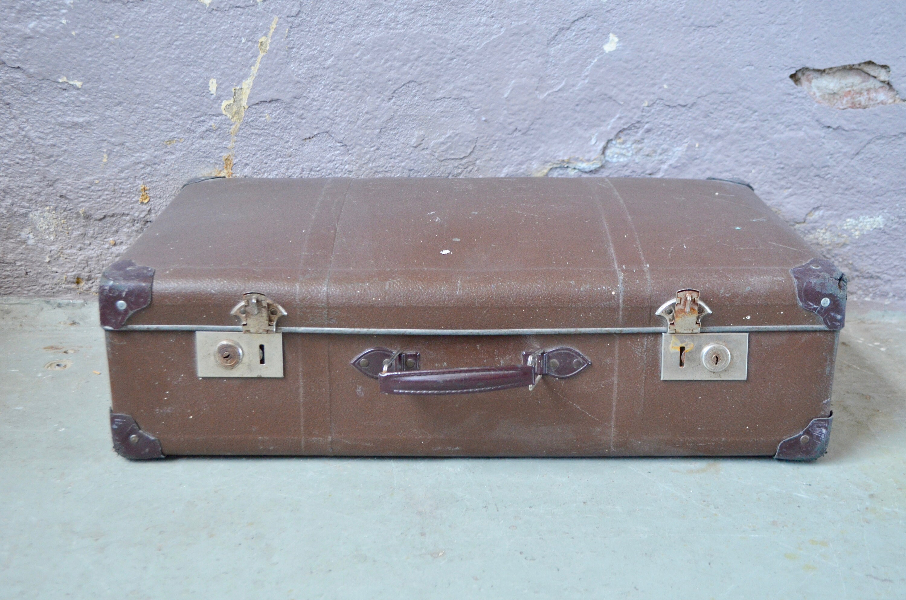 Valise vintage - simili cuir - années 1960 - valise de voyage marron - France