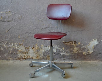 Chaise de bureau pivotante à roulette vintage bordeau et Chrome style indus industriel