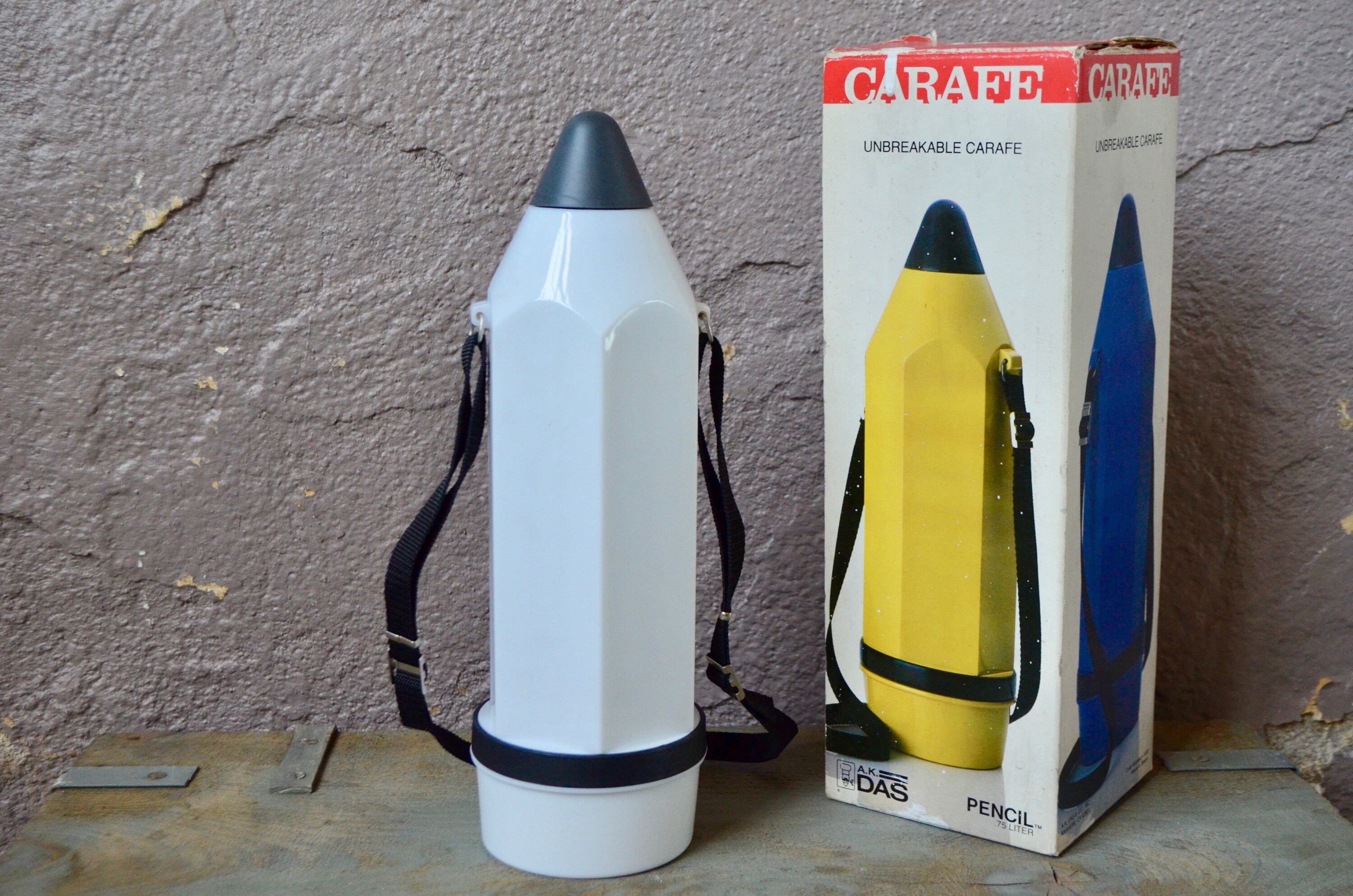 Gourde Design 1980 en Forme de Stylo