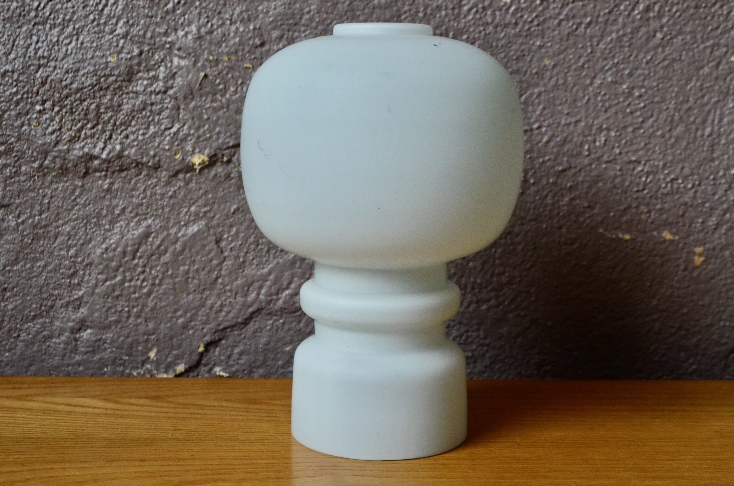 Lampe de Table Vintage en Verre Opalin Forme Champignon Design Space Age et Scandinave Ambiance ou V
