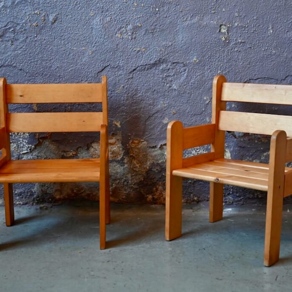 Petit fauteuil ou chaise enfant ancien en bois style  brutaliste chalet scandinave