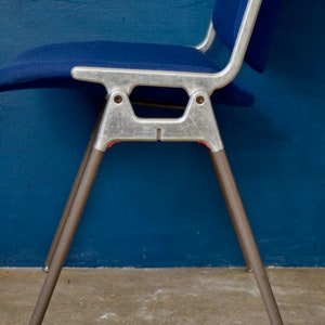 Chaise bleue DSC par Giancarlo Piretti pour Castelli, 1960s. Design Italien vintage et moderniste siège de cuisine ou de bureau image 4