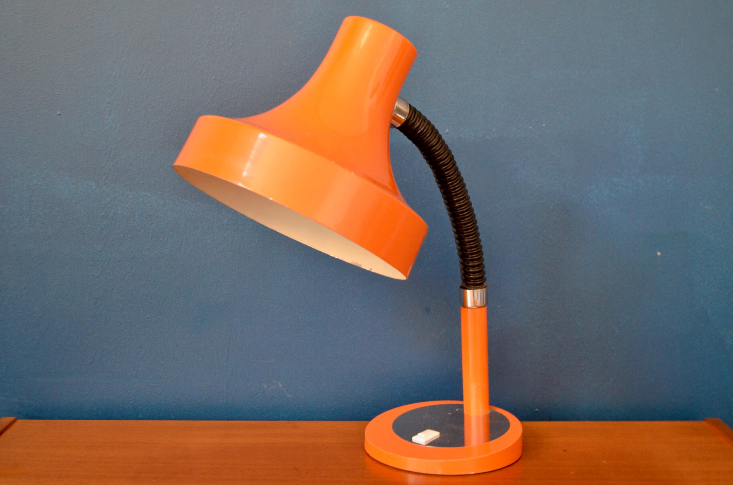 Lampe de table flexible articulé orange vintage années 60 reflecteur  industriel