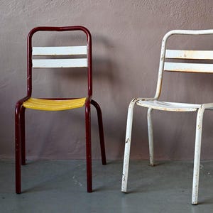 Paire de chaises vintage indus en métal extérieur terrasse style Tolix