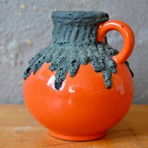 Vase Fat Lava Roth Keramik orange and gray lava Scandinavian vintage volcanic style
