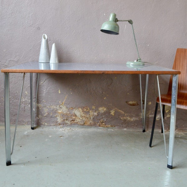 Table à repas ou bureau d'Arne Jacobsen Fritz Hansen Pieds epingles, design scandinave