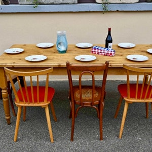 Table ancienne de ferme ou de bistrot en bois massif sapin clair style bohème vintage et campagne chic image 8