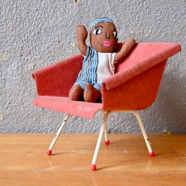 Fauteuil miniature en design midcentury en métal jouet ou déco style vintage scandinave