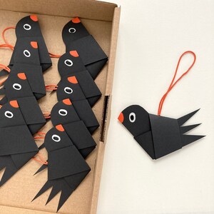 Frühlingsdeko 10er-Set Papiervögel "Herr Amsel" Deko-Anhänger aus Papier / Strauchschmuck für den Frühling
