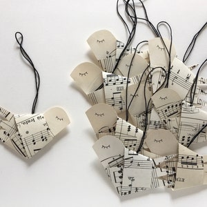 Deko-Anhänger aus Notenpapier / Strauchschmuck für Zweige 10er-Set Papiervögelchen / Mitbringsel -beste Geschenkidee für Musiker (: