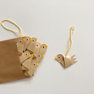 Frühlingsdeko / Strauchschmuck  für Zweige 10er-Set kleine Papiervögelchen "Frau Amsel" Deko-Anhänger / Wohndeko / Geschenkidee