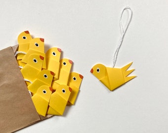 Juego de 10 pequeños pájaros de papel en amarillo / colgantes decorativos para decoraciones de primavera / Pascua