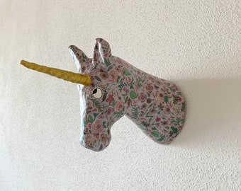 Einhorn, total verblümt (; / Wanddeko / Wandtrophäe /Wohndeko