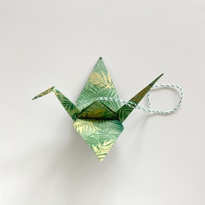 1 Kranich aus Papier Deko-Anhänger Papierkranich Wohndeko / Strauchschmuck für Zweige / Deko für den Frühling / Origami - Glücksbringer