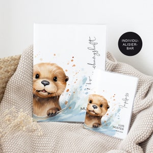 U-Heft Hülle/Impfpass personalisiert "Otter Baby" – Geschenk Geburt Baby Junge und Neugeborenes – Geschenkidee Schutzhülle Untersuchungsheft