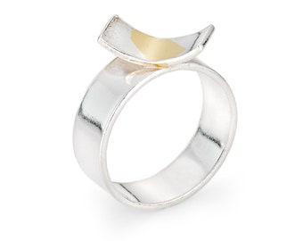 Gaudi by Fedha - polished sterling silver ring mounted with inverted rectangle, Keum Boo detailing, elegant, contemporary