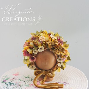 Gorro de flores para recién nacidos (0-3 meses) - Tocado fotográfico - Color mostaza - Accesorio fotográfico