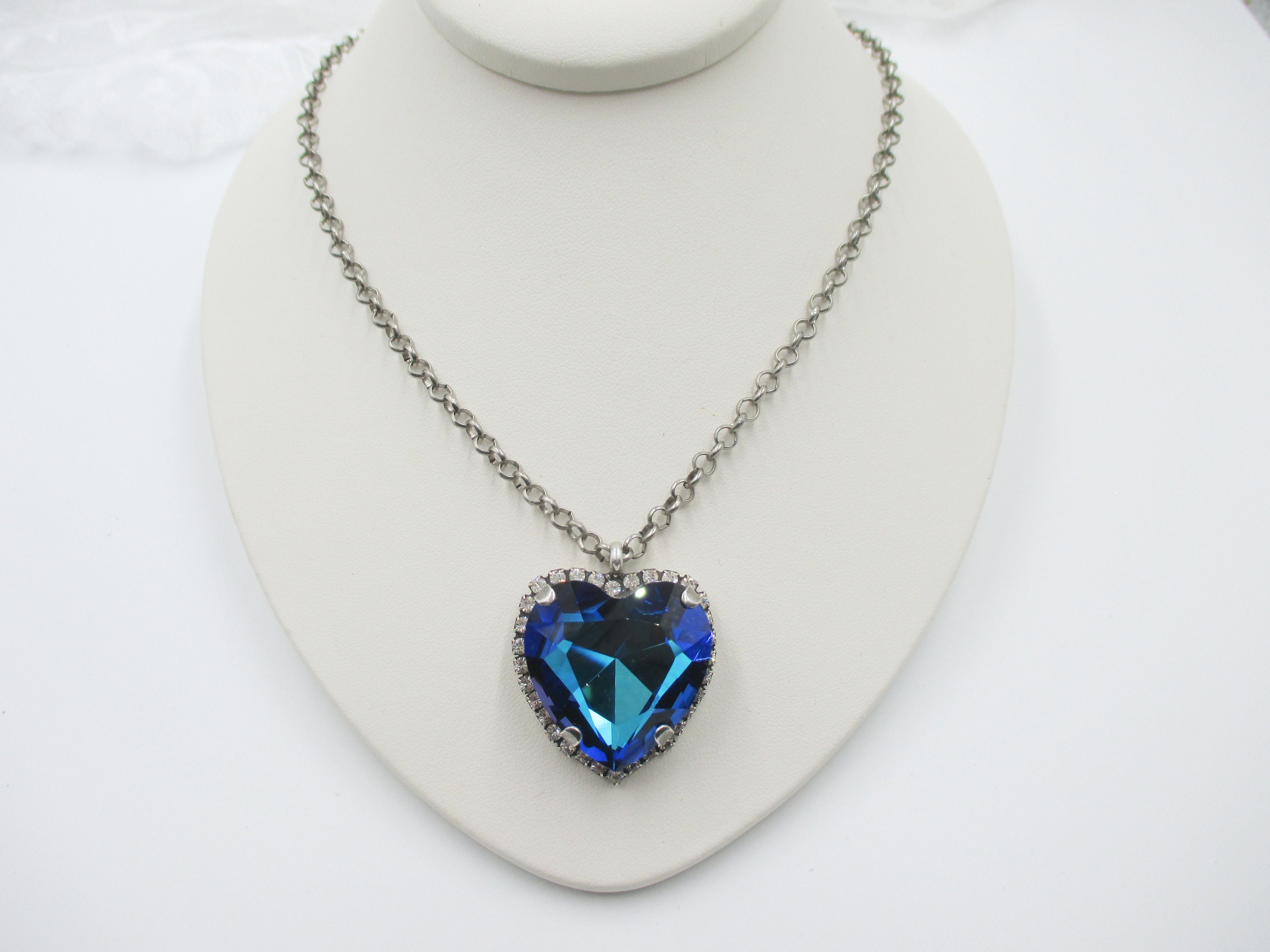 QUEEN OF HEARTS 28mm Stunning Blue Heart, Heart of the Ocean