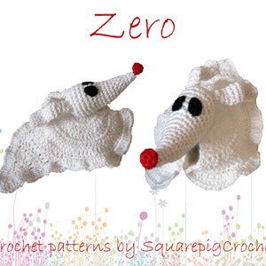 Pode incluir: Dois peluches brancos de Zero, o cão fantasma, feitos de crochê, do filme O Estranho Mundo de Jack. Os peluches têm olhos pretos, narizes vermelhos e pelo branco de crochê.