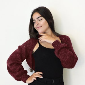 ハンドニットのモヘア シュラッグ、レディース ボンバー シュラッグ、ニット クロップ カーディガン、ショート クロップド セーター、ルーズ クロップ トップ、Y2K ニットウェア、ニット ボレロ トップ