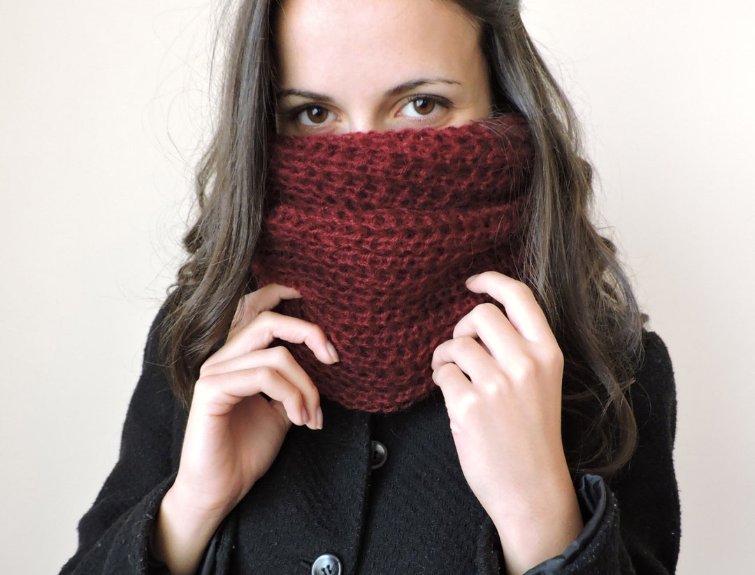 Produktbild von Großes Gestricktes Dreieckstuch, Xl Schultertuch, Strickschal Schwarz Rot, Wickelschal, Winterschal Für Frauen