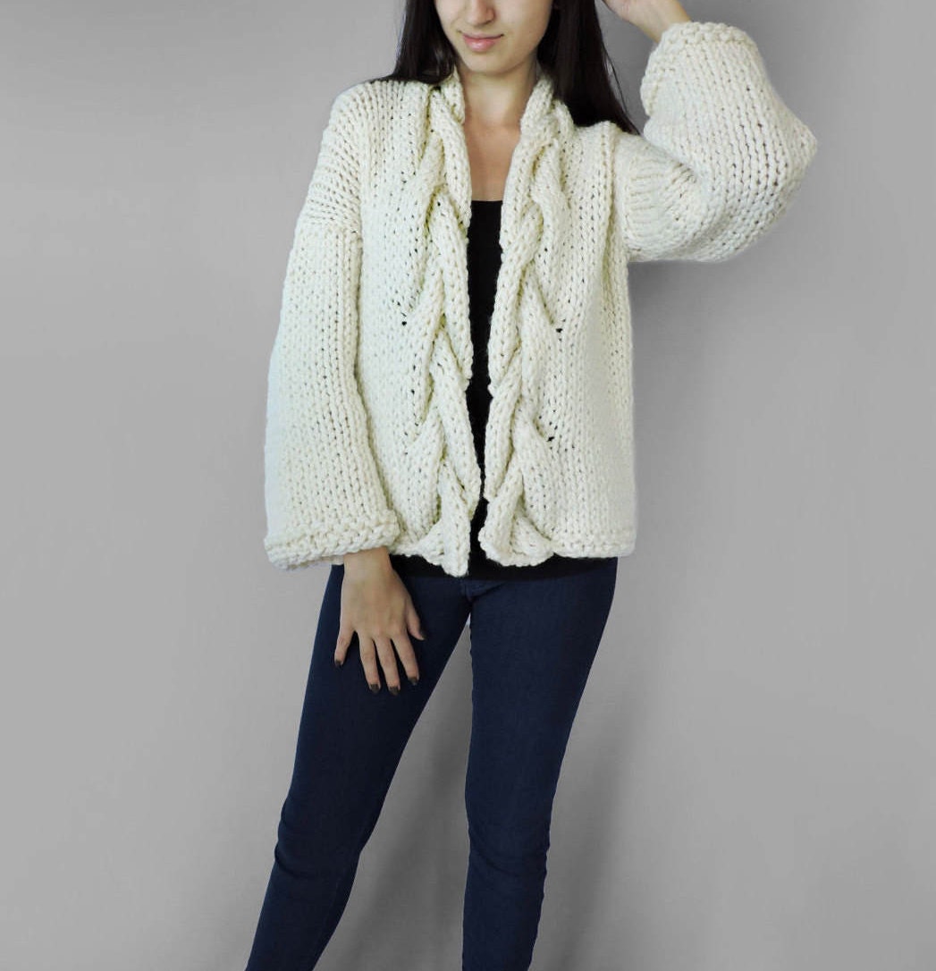 【IRENE】24SS Eyelet High Gauge V Knit Welcoming spring with Irene Lin's pretty “Hailey Sweater” – De