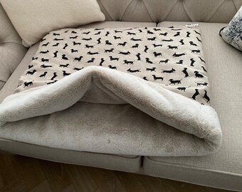 Snuggle sack with luxury fur lining for cats or dogs