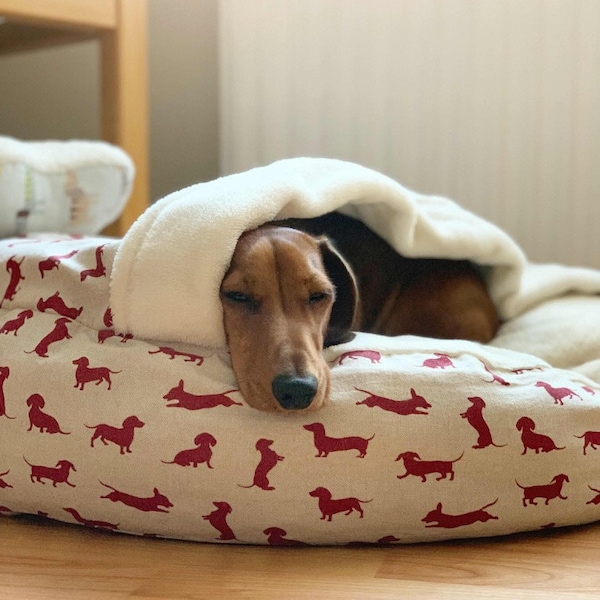 Cave style luxury dog bed in dachshund design