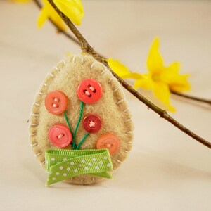Felt easter egg ornament with button flower, Easter decor, spring gift, Housewarming home decor, handmade
