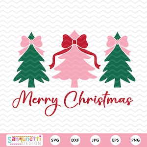 Pode incluir: Um design de Natal festivo com três árvores de Natal estilizadas. Duas árvores verdes com laços rosa ladeiam uma árvore rosa com um laço vermelho. As palavras "Merry Christmas" estão escritas em vermelho abaixo.