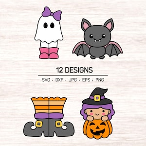 Puede incluir: Una colección de cuatro ilustraciones de dibujos animados con temática de Halloween. Los diseños incluyen un fantasma con un lazo morado, un murciélago con alas rosas, botas de bruja y una bruja sosteniendo una calabaza. El texto "12 DESIGNS" se muestra con opciones de tipo de archivo: SVG, DXF, JPG, EPS y PNG.