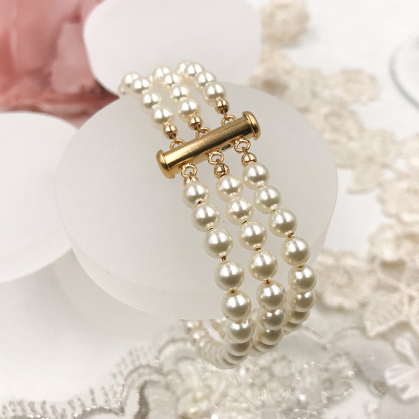 Pearl Triple Strand Bracelet main image 1