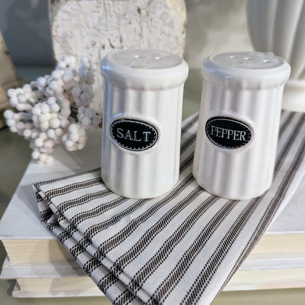 THL Salt and Pepper Shakers , Black White Ceramic Salt and Pepper Set ,  THL Farmhouse Salt Pepper 2 Piece  Set ,  Cottage Salt Pepper Set