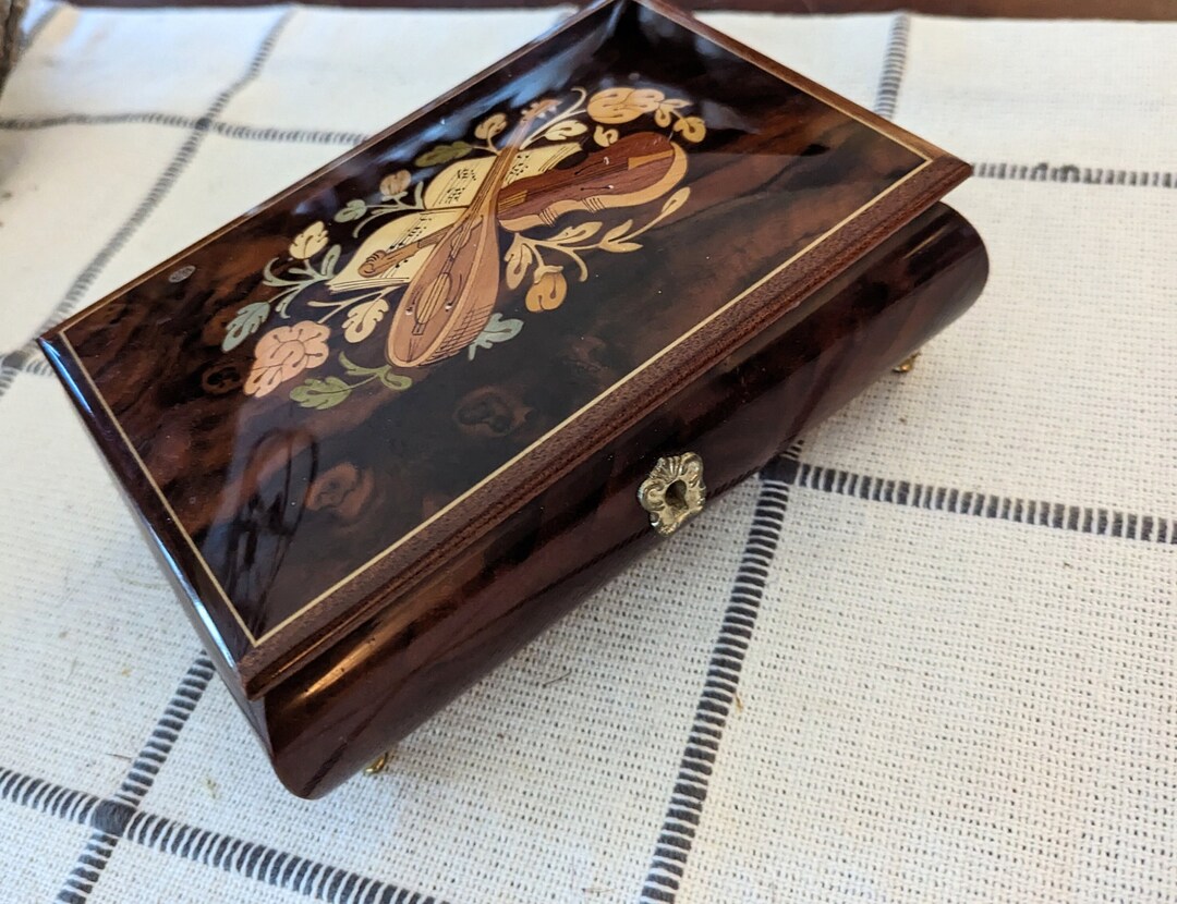 Walnut Wood Sorrento Italian Musical Jewelry Box , Italy Made Inlay