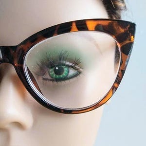 Cat Eye Readers +2.00 , Tortoise Oversized Reading Glasses , Retro Pinup Girl Readers , Cat Eye Readers by Betsey Johnson Readers