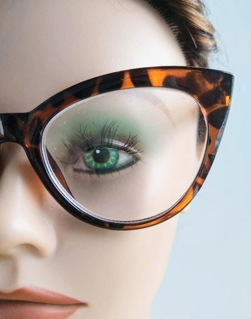 Betsey Johnson Cat Eye Readers: Tortoise Oversized Reading Glasses +2.00