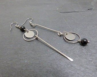 Boucles d'oreilles longues asymétriques modernes obsidienne et acier inoxydable (BO22)