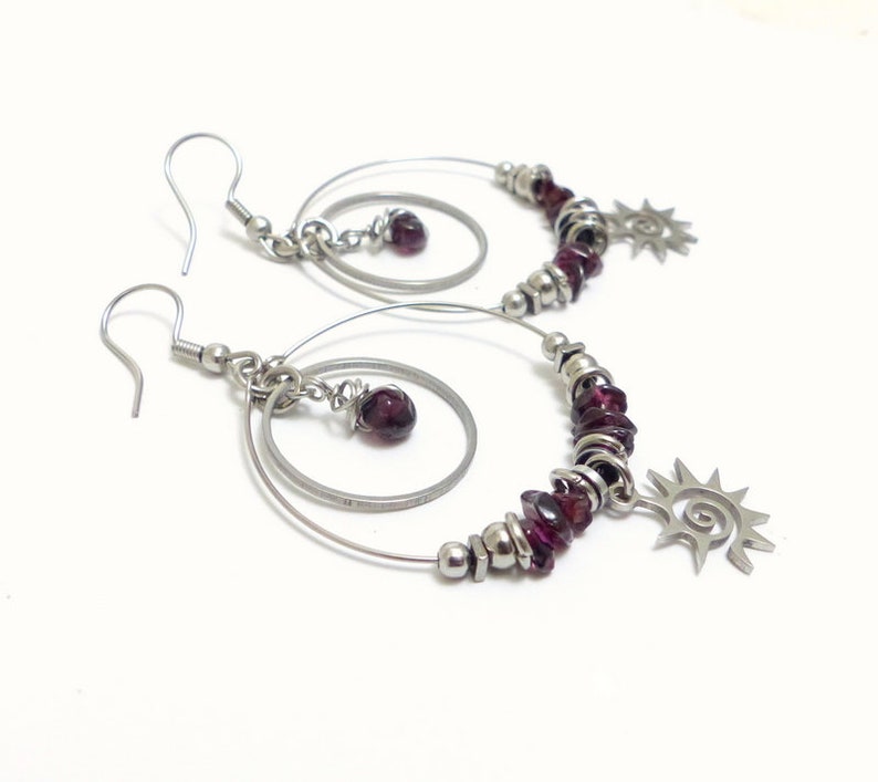 Boucles d'oreilles créoles tribal chic contemporaines pierre naturelle grenat et acier inoxydable BO37 image 4