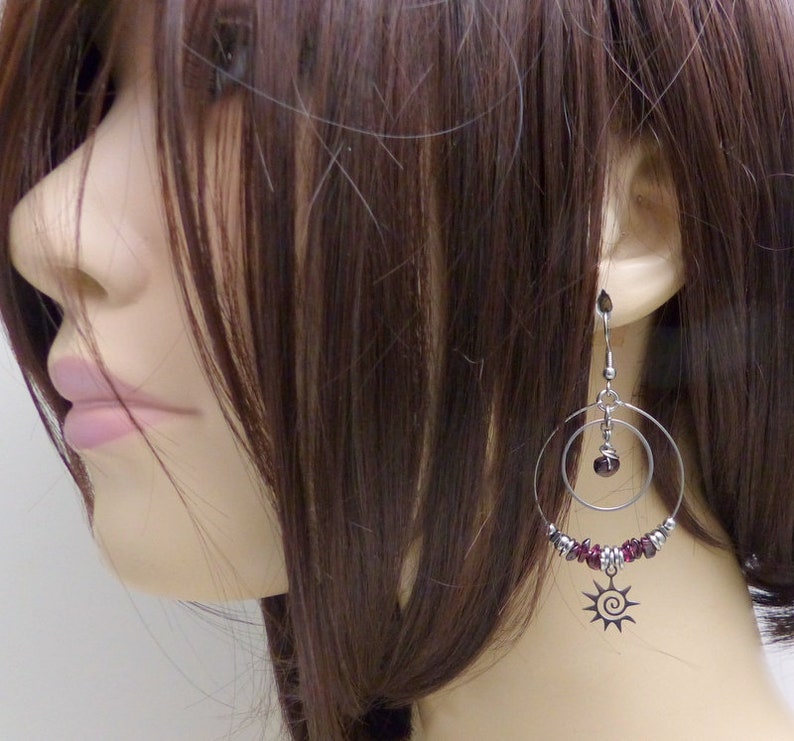 Boucles d'oreilles créoles tribal chic contemporaines pierre naturelle grenat et acier inoxydable BO37 image 5