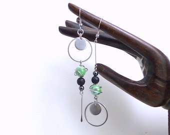 Boucles d'oreilles originales modernes dépareillées, hématite et acier inoxydable (BO20) - France
