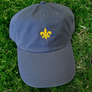 Gorra de béisbol Tiny Fleur De Lis bordada - Sombreros de bola de diseño pequeño - Fútbol de los New Orleans Saints - Gorra de vacaciones de primavera