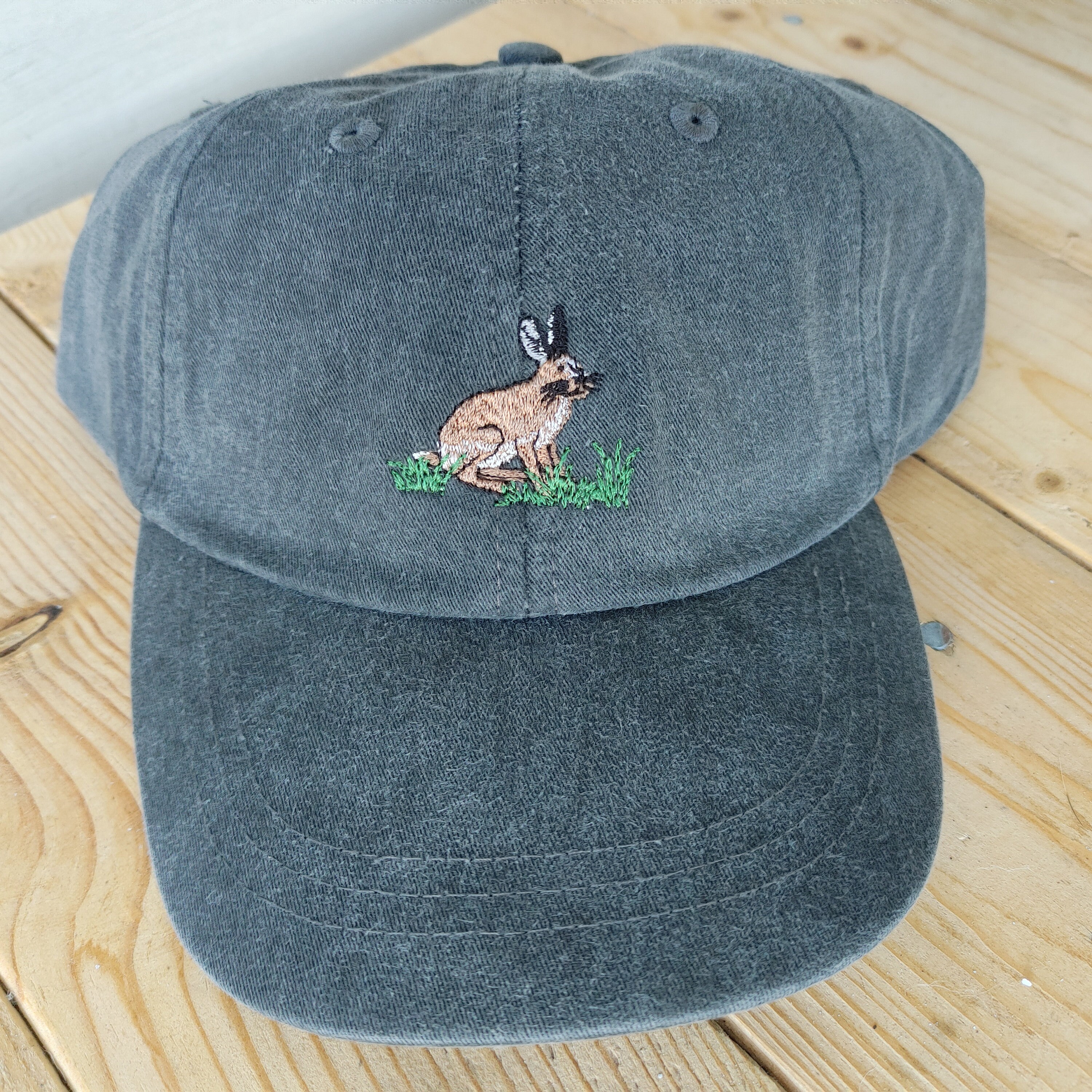 キャップ THE MUSEUM VISITOR RABBIT EMBROIDERY CAP DEEP NAVY 15105 RABBIT EMBROIDERY CAP (DEEP NAVY) : THE MUSEUM VISITOR