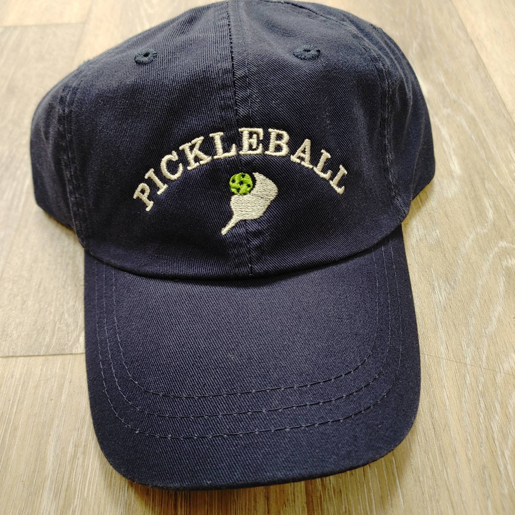 Super Fly Goods Retro Pickleball Hat Pickleball Gifts Pickleball  Accessories Pickle Ball Hats for Men and Women (Navy) at  Men's  Clothing store