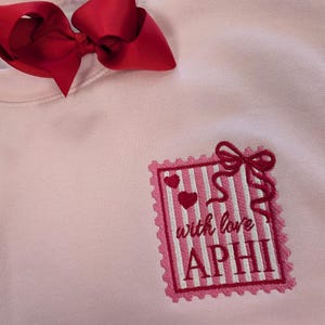 Sudadera de cuello redondo bordada con lazo y sello personalizado - Regalos para ella - Suéter de la hermandad griega para el día del juego del sábado