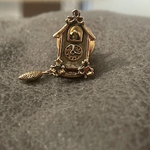 Avon Gold Tone Cuckoo Bird Clock Lapel Pin