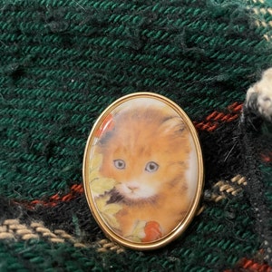 Vintage Porcelain Ceramic Cat Brooch/Pin
