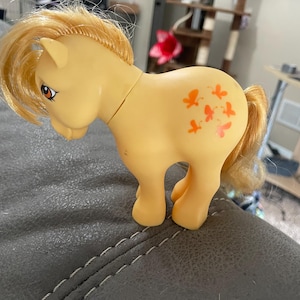 1982 G1 My Little Pony Butterscotch with Butterflies